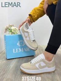 ايرفورس نسواني • نعل غير قابل للإصفرار • ضبان طبي