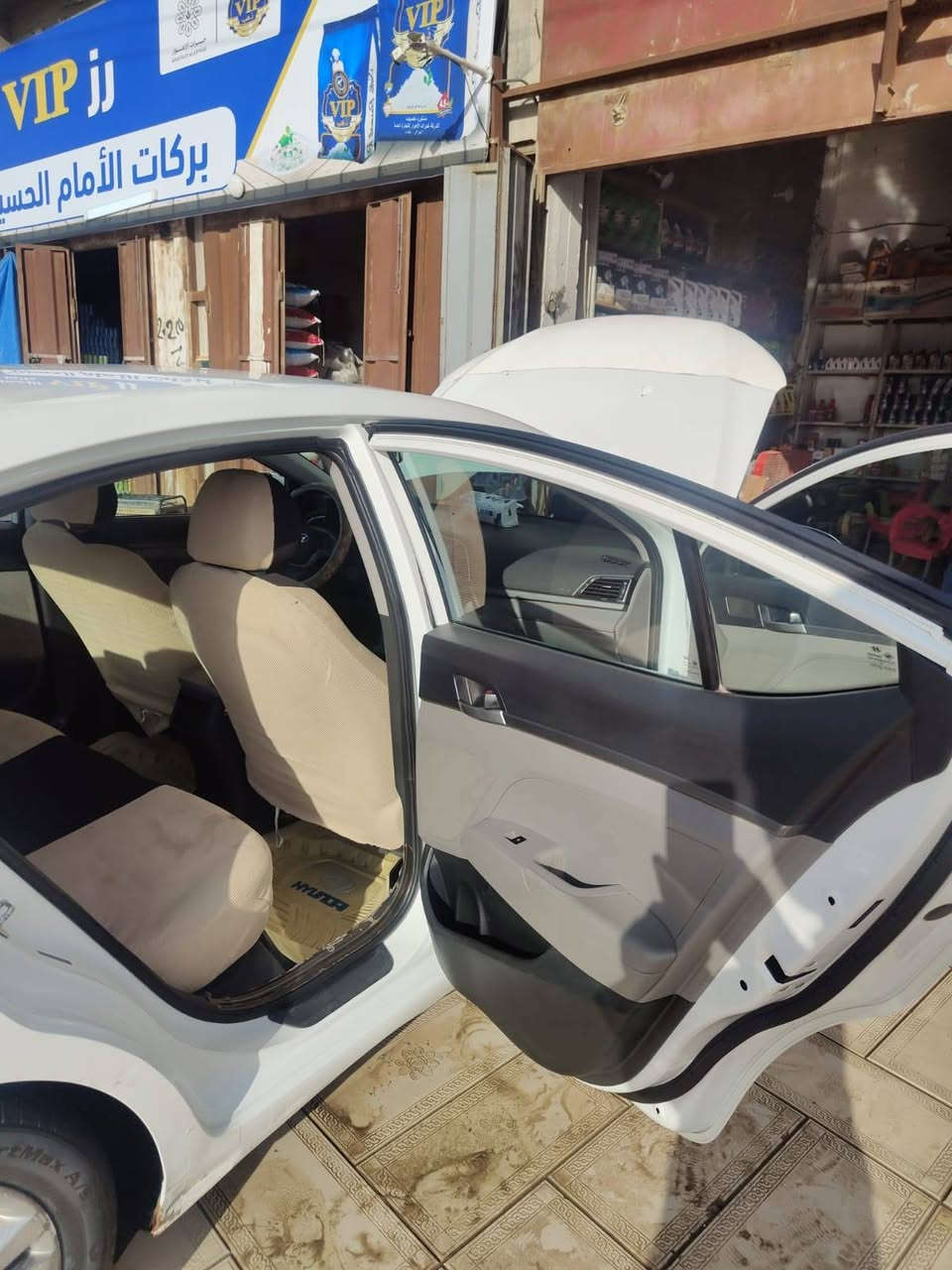 السلام عليكم النترا 17 ليبل واحد كفاله شرط كير مكينه حداديه تبريد تخم تاير كفاله ماشيه 108مكان السياره ناصريه مركز سعرها 135 وبيها مجال ***********
