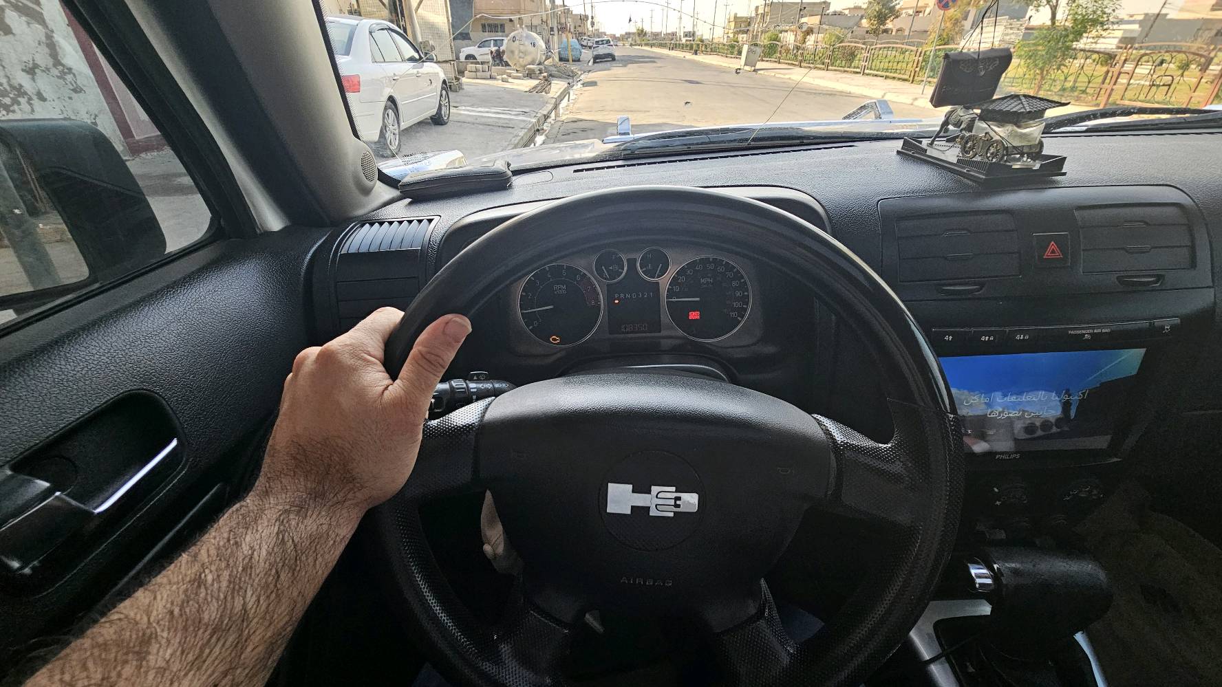 همر h3  سعر ١١٠موديل  ٢٠٠٧ رقم نينوى شرط التحويل هزه جديده ضرر ٣ قطع فتحة بالسقف شاشه وكامره خلفيه  سياره حلوه ونظيفة ترهم مراوس حسب القناعه 