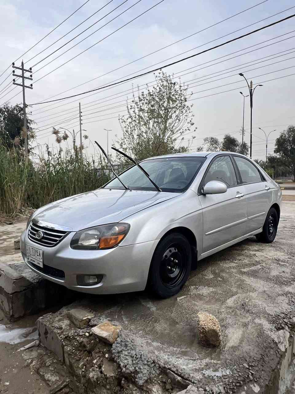 سلام عليكم
للبيع كيا سبكترا 2009 سياره حلوه جاهزه من كلشي 
مكينه 2000 تبريد شغال رقم بغداد مشروع وطني 
مصبوغه حزام سعرها 83 وبيها مجال للشراي لاتصال ***********
