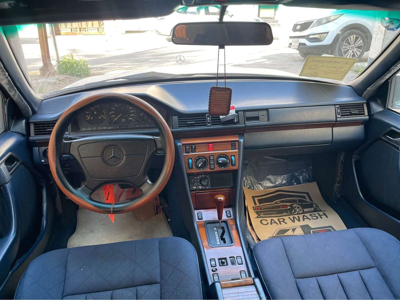 مرسدس ٣٠٠
موديل ١٩٨٨
محرك اسود عنكبوت (مكفول)
كير اوتو (مكفول)
تبريد 
سلايد 
رقم بغداد باسمي (رقم الدولي) 
سياره بيها صبغ تقريبا ٤ قطع سونار موجود بالمنشور 
قماره و بنيد و 
جنطه بدون صبغ 
 تخم تاير 
صدر جديد
كهربائيات بلاديه بدون تجطيل 
كشن كهرباء 
تجاوي خلفيه كهرباء 

السعر ٩٠$ ورقه 
مكاني بغداد نفق الشرطه حي حطين 
*********** 
ضياء الاسدي بغداد, العراق
