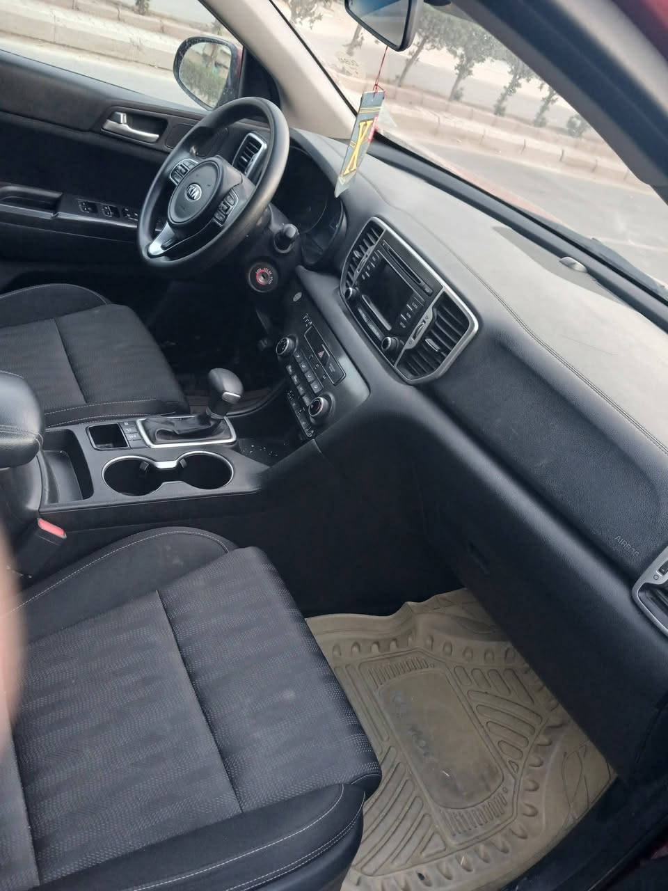 للبيع ومراوس كياء  سبورتج 2019 امريكي سياره جاهزه تخم تاير حداده مكينه2400 ماشيه 100 السعر 140.. عنوان سماوه حي الحكم ..***********
