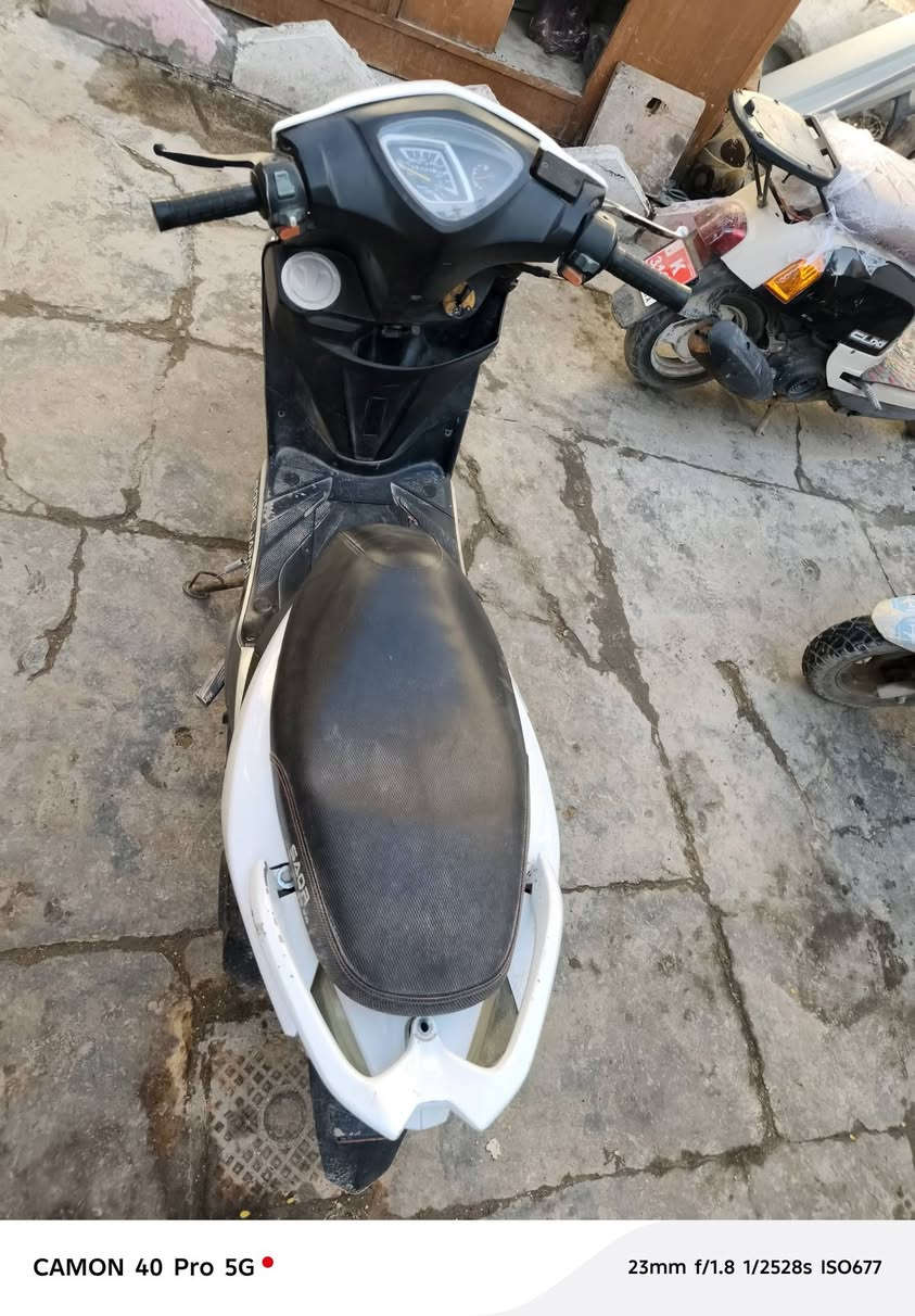 سلام عليكم 👋
حبايب دراجه (FS) للبيع او المراوس حسب القناعه 
دراجه بلاديه خير من الله 
شلعه ومعدل طيران اذا مو طيران لتاخذها 
نگره سلف كهربائيات شغاله 
تايرات جدد ونضافت الدراجه (90/100) احله من الصور
السعر …(300) الرقم…(***********)
مكاني… (حله /شاوي /قرب جسر الأم)
