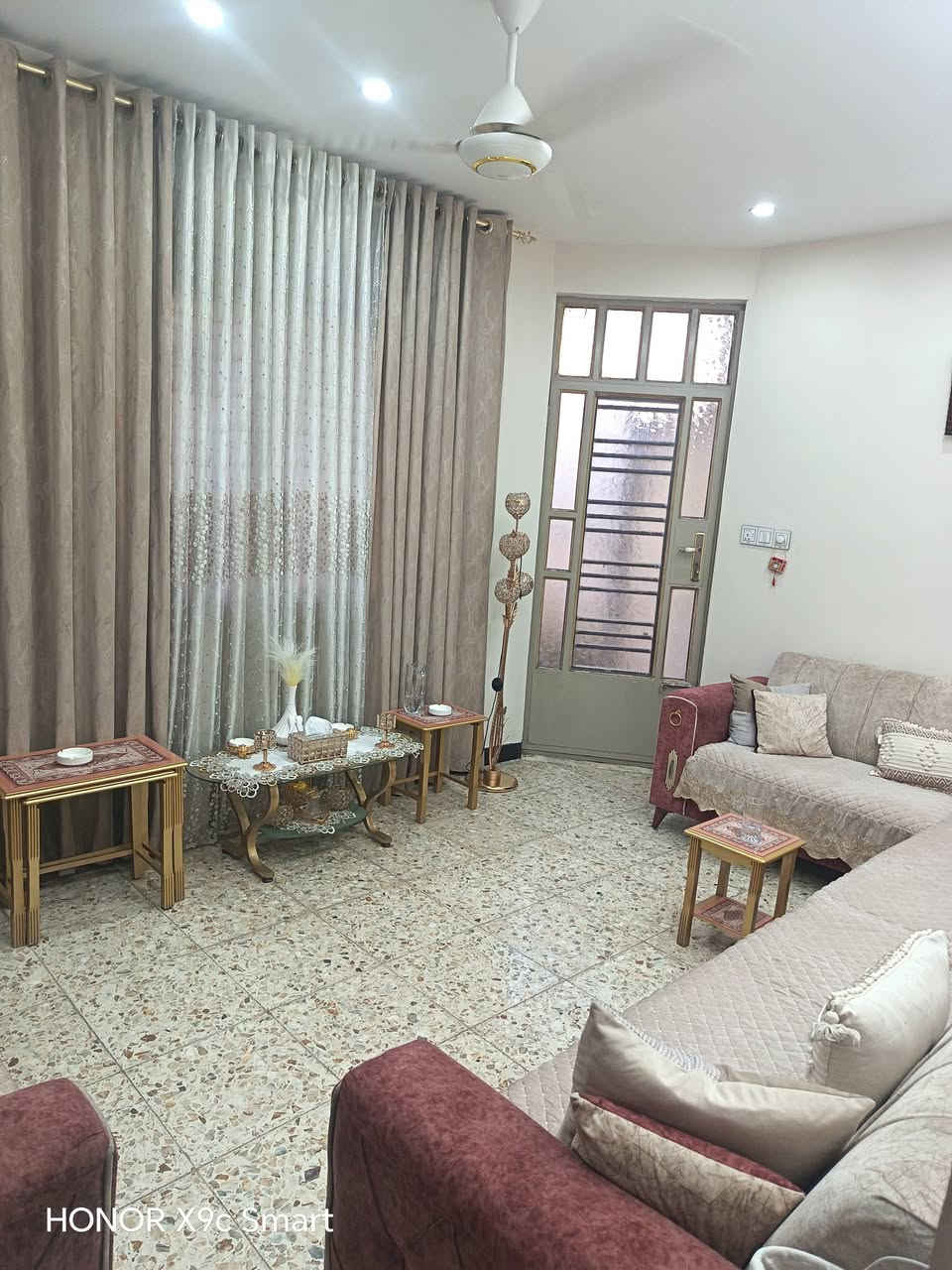 عقار للبيع /١٢٠م/واجهة ٦/يتكون من ٣/غرف +صالة وهول +مطبخ خدمات /الدار نظيف جدا /موقع ممتاز /الشهداء البياع /قريب من شارع العام /الاستفسار على هذا الرقم /***********
