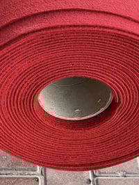 كاربد للبيع بسعر مناسب جداً بعده جديد ما مفتوح قياساته 25*4 يعني 100 م...