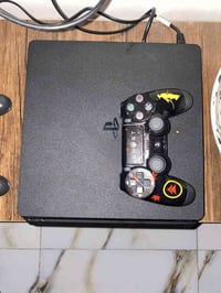 بلي4 سلم مهكر جديد استخدام سبوع فقط نضيف بشكل كارتونه ويا وملحقاته  وي...