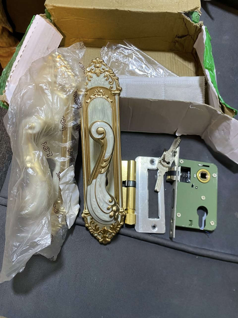 كيلون أبواب 
ثلاث قطع 
جدد بالكارتون 
اعلى سعر ابيع


**إذا كنت صاحب هذا الإعلان وتريد حذفه لأي سبب، رجاءا أرسل رسالة إلى الدعم الفني**