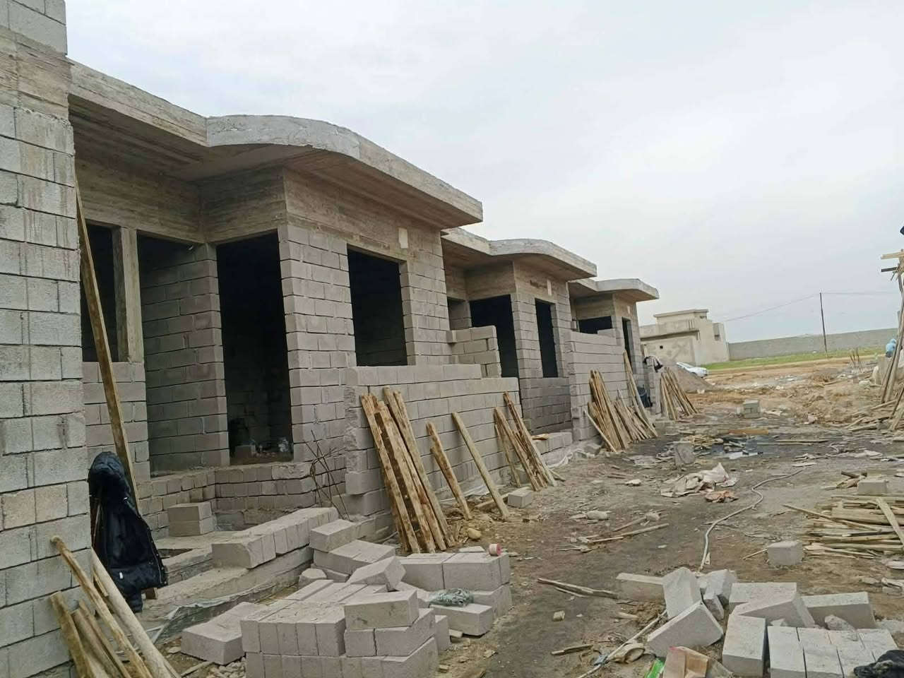 ثلاث هياكل مساحه 110 مربع القوسيات قرب المدرسه الصينيه خدمات كامله تبليط يبعد عنه 150 وصل بلديه سند الزراعي 25 حق التصرف الهيكل الواحد يتكون من غرفتين نوم وهول واستقبال ومطبخ ومشتملات البيت تستلمه كامل ستاره وبيتونه كاملات سعر الهيكل الواحد
26,000,000 وبي مجال قليل جدا 
الاستفسار  خاص


**إذا كنت صاحب هذا الإعلان وتريد حذفه لأي سبب، رجاءا أرسل رسالة إلى الدعم الفني**