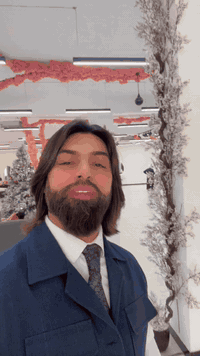 هذا العرض لفتره محدوده كل عروسه تحجز في صالون بسام وياها هديه مرافقه وحده تسريحه ومكياج مجاناً هذا العرض يشمل فرع السيديه وفرع زيونه ***********  *********** ويوجد قسم خاص للمحجبات
