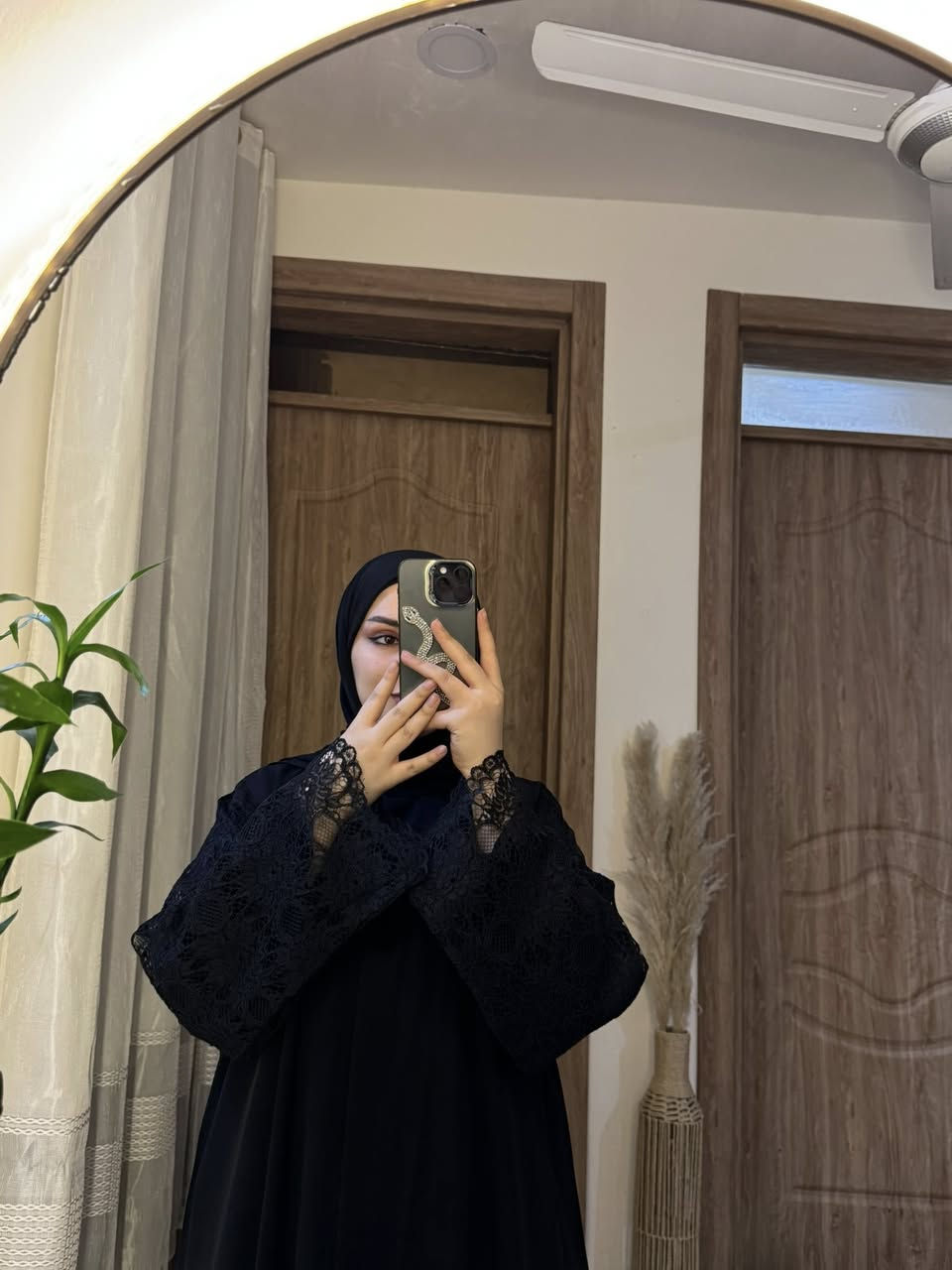 ⁨ عباية دانتيل… أناقة ناعمة ولمسة راقية
صناعة كويتي بخامة مرتّبة وجودة عالية ✨
السعر ٣٥ ألف
وكل القياسات متوفّرة 🌸

للحجز: دايركت أو واتساب 📲
0783 873 7225

#ترَف_بوتيك #عباية_دانتيل #عباية_كويتي #عبايات #عبايات_عراق ستايل_راقي اكسبلور_العراق abaya_style modestfashion iraq_fashion بوتيك_نسائي⁩
