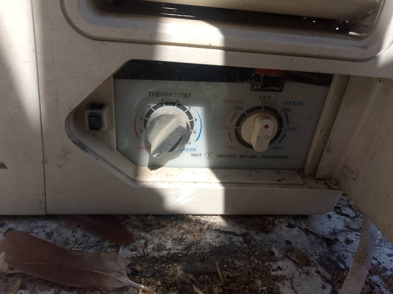 مكيف للبيع 2طن نضيف ابشرط الشغل تبريدثلج عنوان بغدادالزعفرانيه الاتصال ***********السعر225الف
