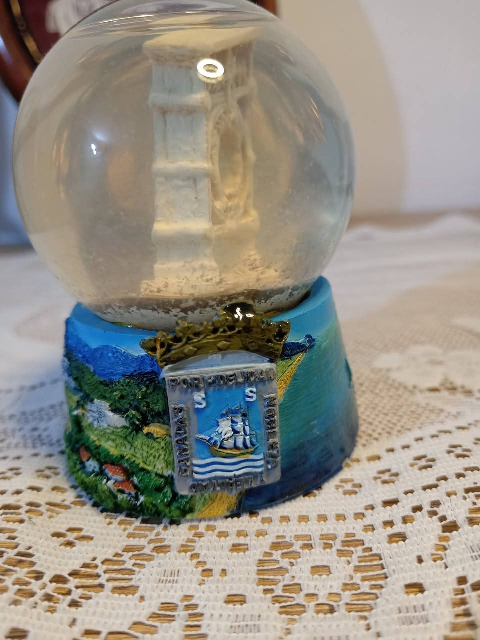 بلوره جميله جدآ
داخلها مجسم مااعرف عجينه رزن
السعر ٣٠٠٠ فقط


**إذا كنت صاحب هذا الإعلان وتريد حذفه لأي سبب، رجاءا أرسل رسالة إلى الدعم الفني**