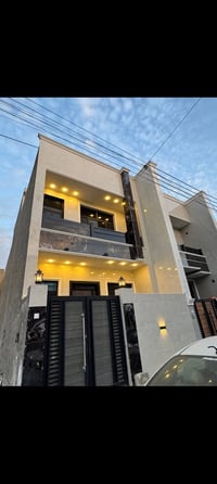 الرفاق الأول • ١٠٠م • ٣ غرف