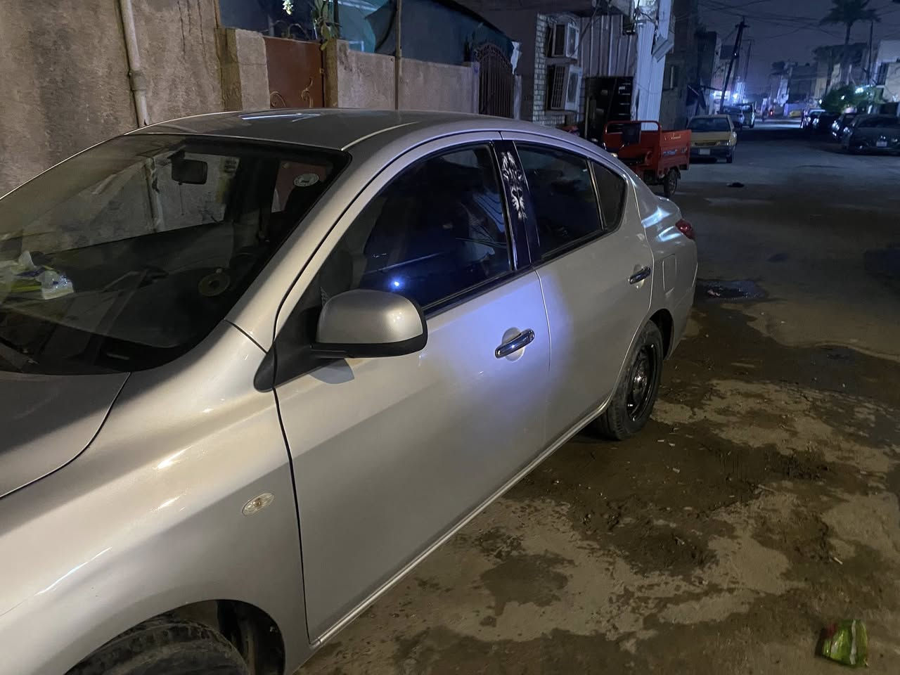 سني هندي ٢٠١٩بسمي ***********صبغ  بنيد والجاملاغات الخلفيه مكاني بغداد الجديده السعر٩٠ بيهه مجال سياره كامله وهزه جديده بدون ضربه بس جارات
