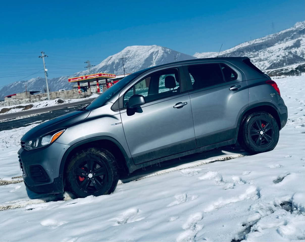 شیفرولێت تڕاکس ٢٠٢٠
مکینە ١٥ تۆڕبۆ 
گێرو مکینە و كارباي بە شرط 
٤ طايه و پاتري نويه و ڕۆن نوێ لە سەرە 
بەناو کردن بەشەرط 
بنزین زۆر کەم دەخوا
تنها (دوو پارچه )سبوخ
سياره كي توندو تۆڵە
رقم موبايل/ *********** أربيل, العراق
