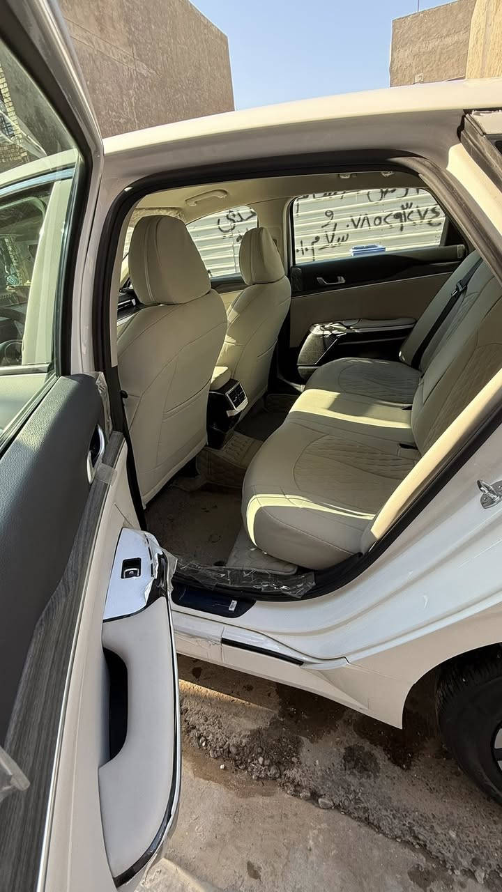 السلام عليكم K5 موديل 2024 خليجي
رقم بغداد الانكليزي الجديد بأسمي تحويل مباشر 
ماشية 13 الف
محركها 2500 (GDI)
بك لايت خلفي لد متصل
بصمة تشغيل + بصمة ابواب ونظام ترحيب 
كشن كهرباء
تشغيل عن بعد 
صندوق ذكي + مري شفط
حساس امامي وخلفي 
شاشة اصلية ابل كار بلي وكامرة دوارة 
السيارة جديدة مكفولة كفالة عامة 
رايدها ب 232 ورقة 
العنوان بغداد الدورة 
***********
