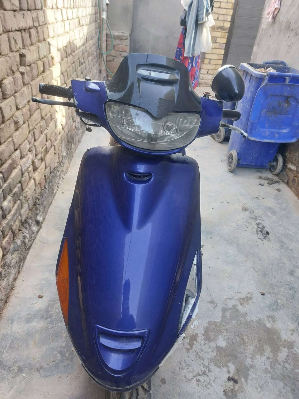 السلام عليكم للبيع دراجه فراشه مكينه شلعه معدل فول شغاله سلف هندر واحد شرط كهربائيات شغاله بيها ام بي ثري جديد  تايرات جديده رقم *********** سعر 250
