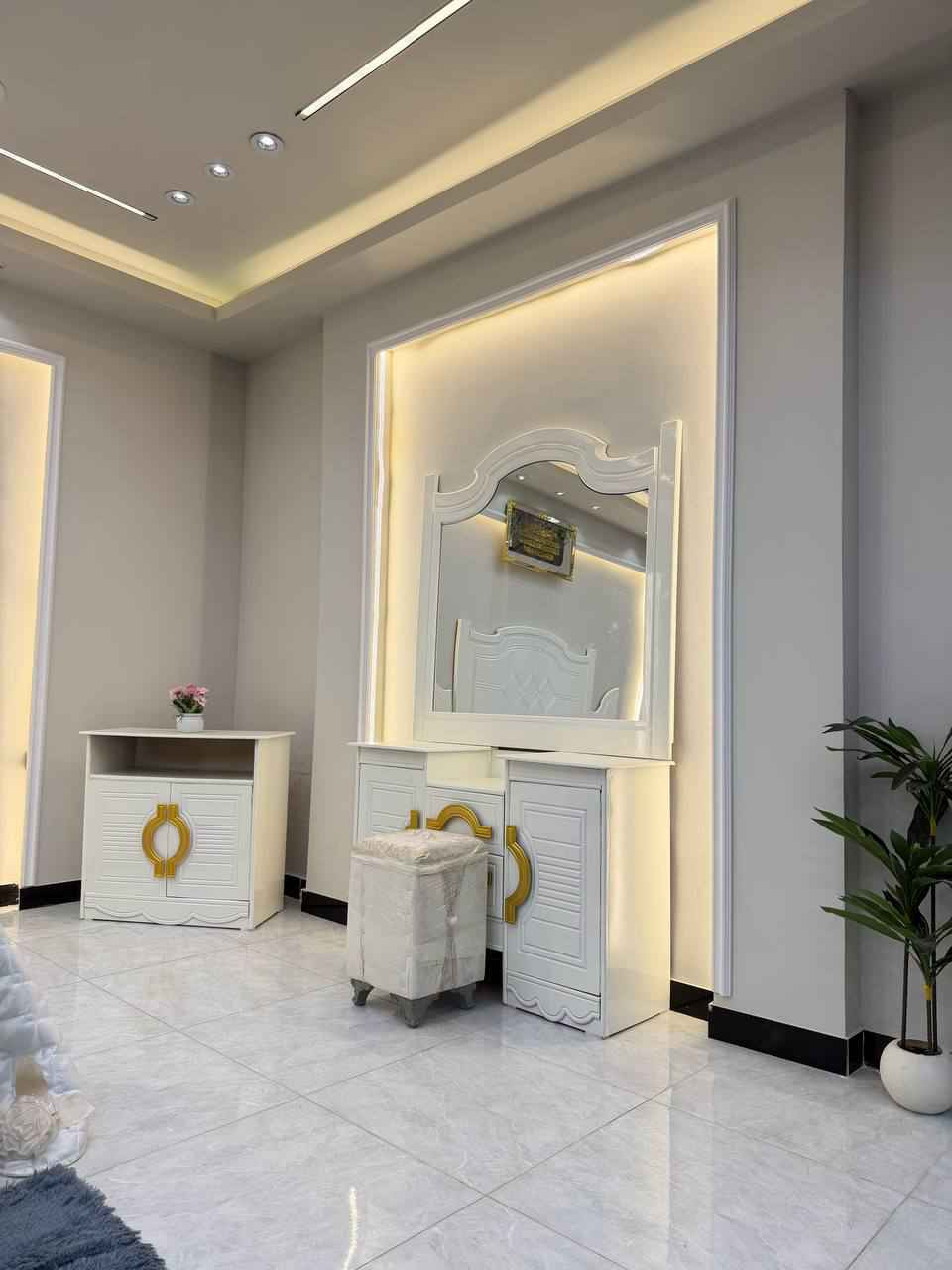 السعر // مليون فقط 😍

🔅تفاصيل الغرفة المرمري  ....

 خارج ٤ملم ام دي اف 🔺
وداخل معاكس ٣ملم 
صبغ حراري  درجة اولى 

عدد القطع  ٧ قطع 😍
🔺1 //جرباية  قياس  ١٦٠ × ٢٠٠ 
🔺//ميز جانبي ايسر قياس ٥٠
🔺2// وميز  جانبي  قياس ٥٠
🔺3// زاوية ارتفاع مترين عرض ٨٠
🔺4// وميز بلازمه  
🔺5//وميز مراية ارتفاع مترين عرض ١٢٠
🔺6// وكنتور ٦ باب  ارتفاع مترين و١٥ طول ٣ متر و١٥

القطعه الثامنة حسب الطلب شازلون
سعرها ٥٠ الف ❤️

(توصيل مجاني مركز بغداد )
التوصيل يشمل الشد مجاني 🔥
(اطراف ٥٠)
باقي المحافضات حسب البعد
شازلون سعرها ٥٠ الف
شازلون مخزن ٧٥ الف بغداد, العراق


**إذا كنت صاحب هذا الإعلان وتريد حذفه لأي سبب، رجاءا أرسل رسالة إلى الدعم الفني**