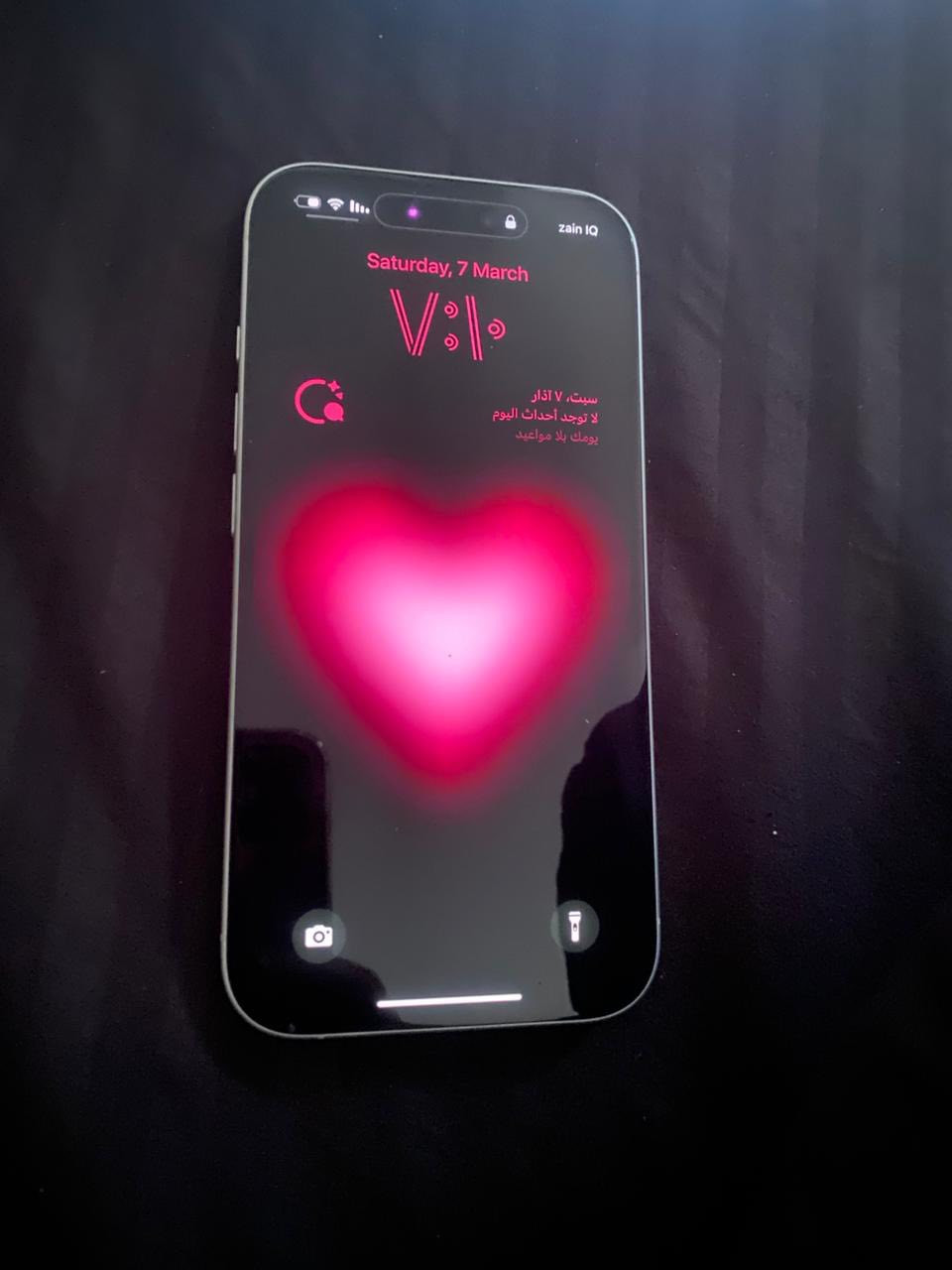 آيفون ١٦ العادي نظيف ذاكرته ١٢٨ وبطاريته ٩٢ كارتونته وشاحنته الاصليه موجودات جهاز شخط ما بي وبعده الضمان ممنتهي من ماستر سعره ٨٠٠ ألف قفل للاستفسار الرقم ***********
