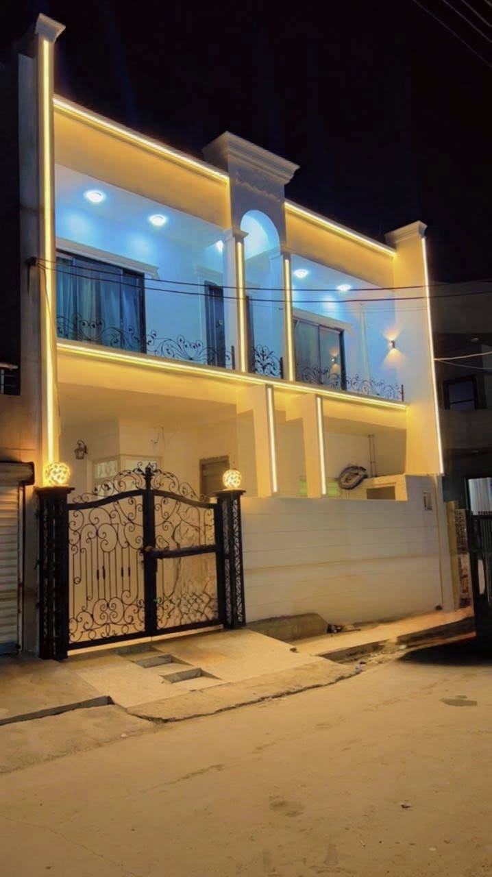 سلام عليكم 
بيت زراعي ١٠٥ متر مربع ١٠ في ١٠ ونص 
فول مواصفات واجه ملكي طابقين 

يتكون من 
٣ غرف نوم 
غرفه معيشه 
غرفه خطار 
مطبخ وهول 
٣ مجموعات صحيه 
مخزن 
بيتونه 
كراج سياره 
موقعه طريق بغداد خلف عقبه بن نافع كامل خدمات بي معامله تمليك 
للاستفسار ***********
