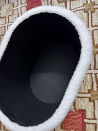 كرسي • خزن مخفي • أغراض قيّمة