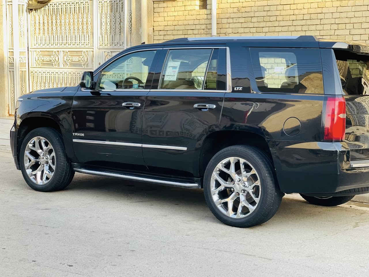 السلام عليكم تاهو للبيع او مراوس موديل 2015 LTZ VIP داخل ملكي منفصل فول مواصفات1/1  للبيع ‏  /LTZ. CHEVROLET   

المواصفات                       
فول مواصفات ١/١
٨سلندر /5300
سلايد(فتحة قمارة)
كراسي جلد اصلي
كراسي اثنين كهرباء
كراسي هزار(عند اقتراب السيارة من اي شي)
كراسي خزن(ميموري)
كراسي(تدفئة+تبريد)
كراسي خلفية كهرباء
كراسي خلفية تدفئة
تبريد خلفي شاشة
رادار
سائق آلي
كروس سرعة
داتا شو DATA SHOW
خمس بصمات
فول تحكم استيرن(جهتين امامي+جهتين خلفي)
استيرن كهرباء
استيرن تدفئة
شاشة عرض الاعطال
صندوك كهرباء(شفط)
فتح صندوك تلقائيا عن طريق القدم(صندوك جلاق)
نظام السير على الخط
دبل كير(عادي+اوتوماتيك)
دبل حساس(امامي+خلفي)
نظام تحكم بمستوى الضوء الداخلي
مانع تزحلق
پدل كهرباء(تحكم كهربائي بالبريك والبانزين)
نظام فتح الابواب لاسلكياً
فور ويل
شاشة امامية كبيرة اصلية
شاشة خلفية DVD اصلي 
كامرة خلفية 
تشغيل عن بعد
قاصة سرية
دوسات كتابة CHEVROLET
اشارة بالمري
مري كهرباء(شفط)
لايت عدسة زنون
لد امامي
سستم_صوت
داتاشو كبيره 
 
موصفات بعد معروفه هيه اعلى فئة

سياره فقط بيها بارد بل جاملغ الكدام وشويه جراد بنيد وقماره 
رقم بغداد دولي ب اسمي السياره ماشيه 200
__________________________________
🌇 مكان السياره العماره ميسان    / سعرها  /  340$ بيها مجال رقمي 👇
‏***********
