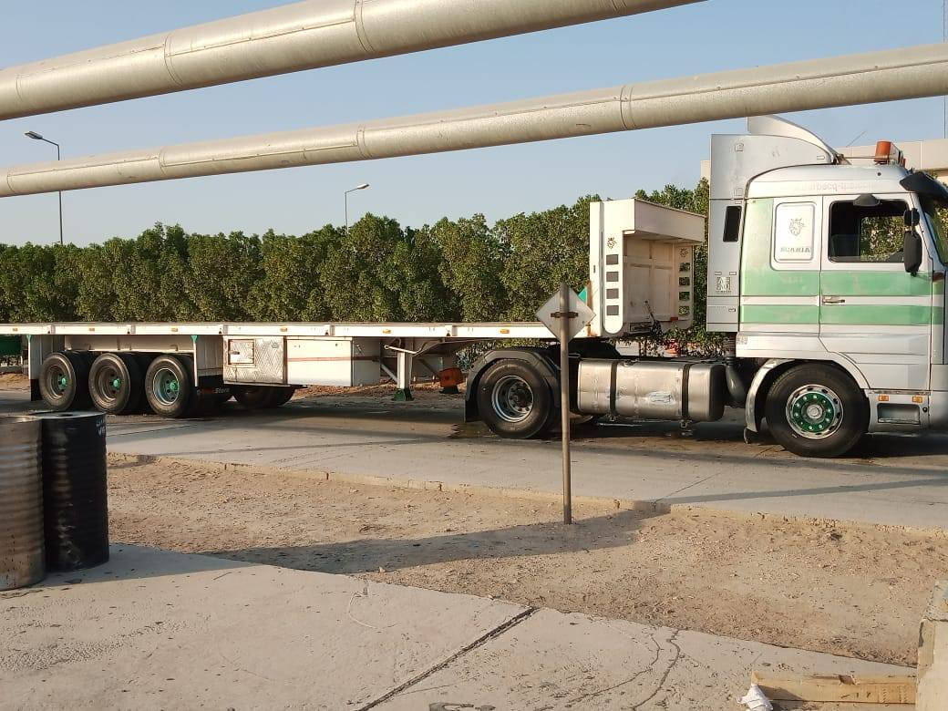 السلام عليكم سكانية بطة للبيع بس راس مسجله فلات راس قاطرة اونصف مقطورة بدن ثابت كير ٤×٤ مكينة ١١٣ سودة قمارة بلادية بدون صبغ بيهه جراد شاصي ١٠ مكفول سيارة جاهزه من كلشي تخم تاير رقم انكليزي بسمي فقط بس راس للبيع مكان السياره ذي قار  السعر[145$]بيهه مجال قليل رقم الهاتف (***********}     (***********)انة مكلف بل نشر
