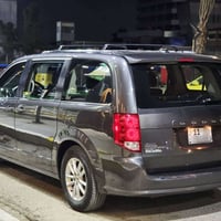 للبيع دوج كرفان  2020 لون رصاصي  فول مواصفات ماشية 73 الف بدون ايرباك ...