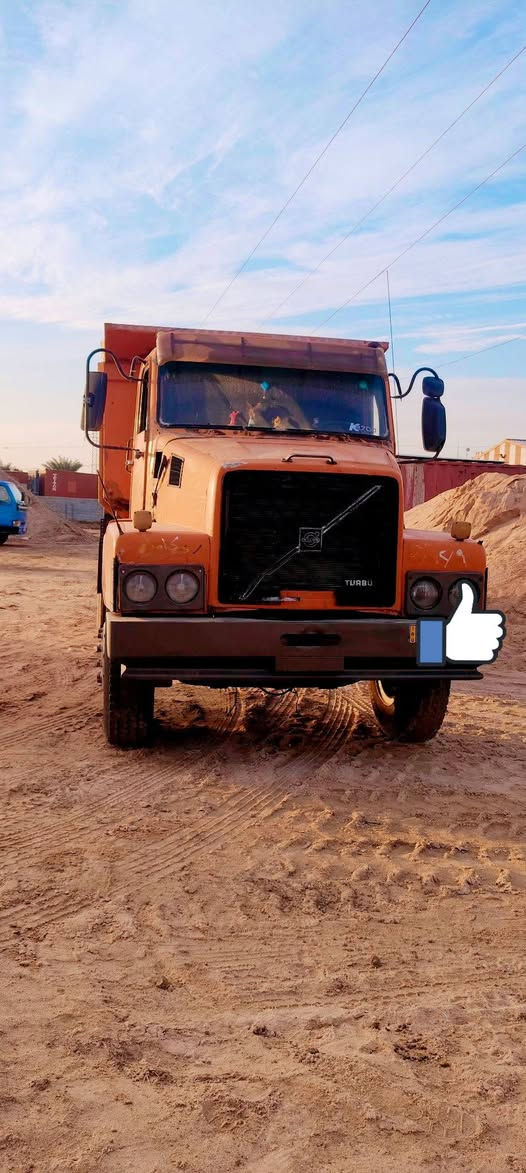 للبيع سيارة فالفو 82بلادي اصل قلاب مجموعة 13رقم بغداد انكليزي محرك N10تخم تاير جاهزة للعمل ***********
