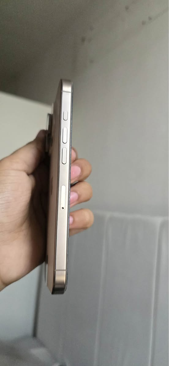 للبيع ايفون 16 برو فقط مو ماكس نموذج M ذاكره 256 بطارية 95 خدش بسيط في الشاشه نضيف مكاني كربلاء كربلاء, العراق


**إذا كنت صاحب هذا الإعلان وتريد حذفه لأي سبب، رجاءا أرسل رسالة إلى الدعم الفني**