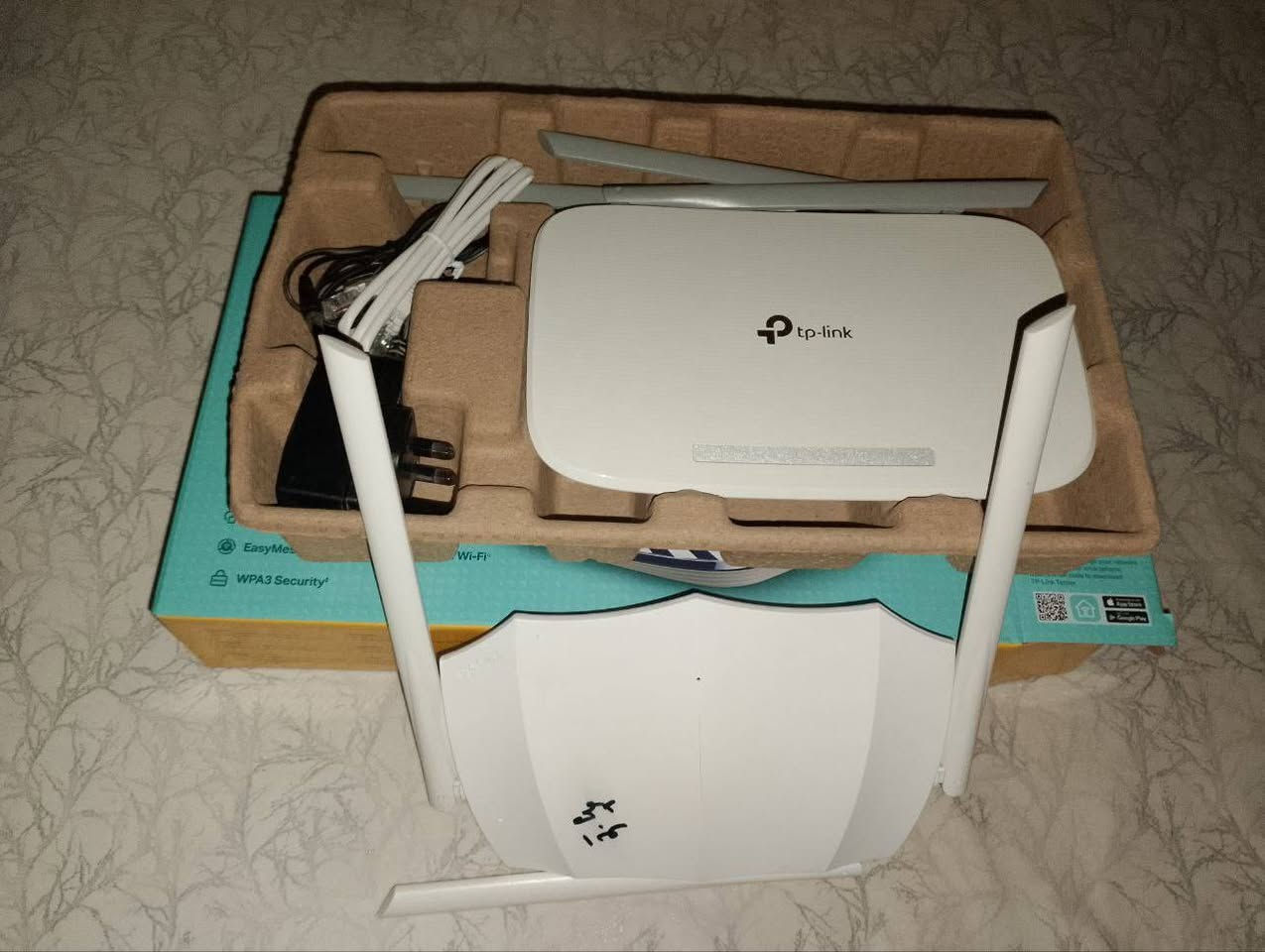 سلام عليكم
راوتر عدد 2 للبيع
السعر 30 الف
شرط الشغل واي خلل مابيهن
عنوان برطله
واتساب ***********
