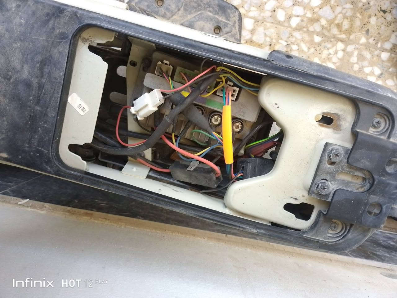 السلام عليكم دراجه شحن حجم 14 نوعهة الريان 2024 4 بطاريات العقل نضيف كلشي ما بيهة شغالة عوزهة تايرات ثنين وبريك خلفي يرادله دسك يمكن ب 5 لو ب 10 وبصمة جديدة عدد ثنين سرعه 40 السعر 160 وبيهة مجال بسيط العنوان بغداد البياع نهاية الشرطة الخامسه منطقة الدوانم ***********
