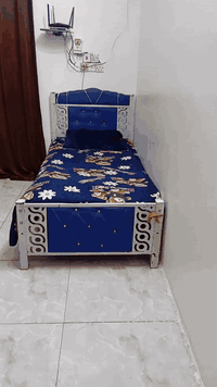 بيت مساحه الارض 200 متر الأساس كونكريت والسقف كونكريت بناء حديث عنوان حي الزهراء  مقابيل العمارات السكنية الجدد خلف مجمع السفير للسيراميك مطلوب 6ونص والسعر 150 من ضمن الطلب خدمات كامله ***********
