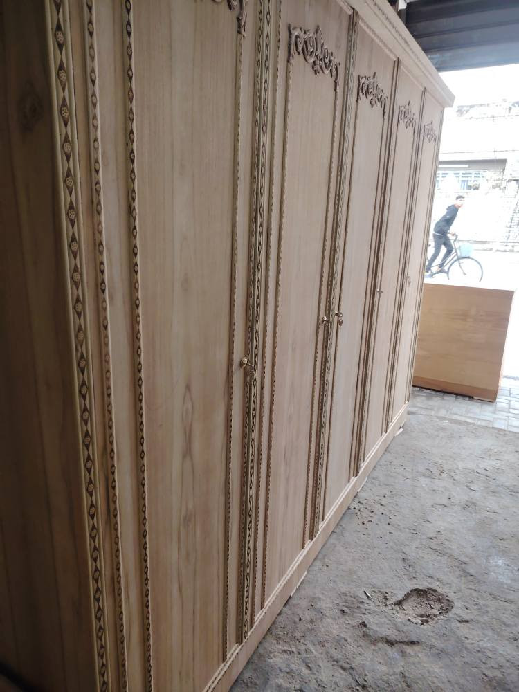 كنتور ابو ٥ابواب مقطع كل باب مقطوع عن الثاني
*********** بغداد بغداد, العراق
