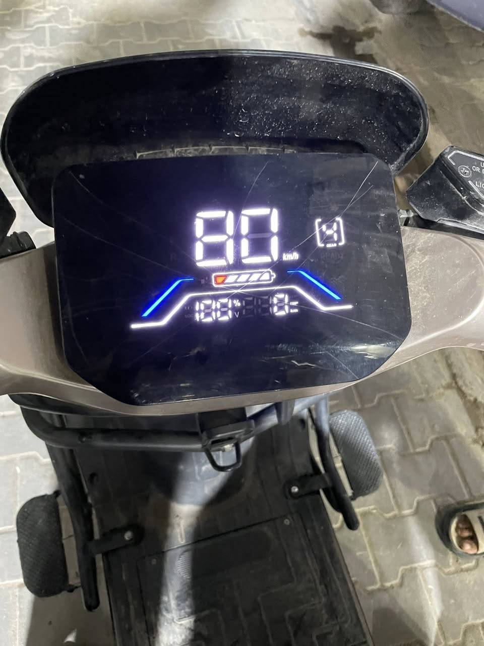 السلام عليكم دراجه شحن للبيع الدراجه قبل شهرين نازله من الرمبه وكلشي بيها كامل اسويج وبصمه وأوراقها كامله الدراجه نضيفه العنوان بغداد الوشاش وسعرها مناسب الشراي يتفضل خاص


**إذا كنت صاحب هذا الإعلان وتريد حذفه لأي سبب، رجاءا أرسل رسالة إلى الدعم الفني**