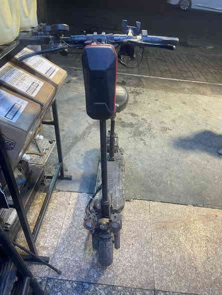 سكوتر البيع شغل سعر  200 ألف رقم *********** مكان شارع فلسطين
