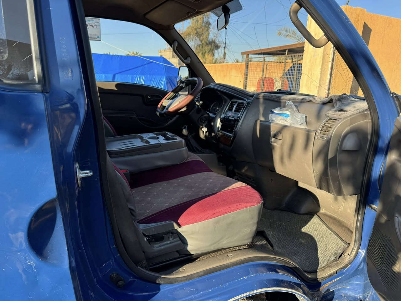 السلام عليكم 
للبيع بورتر موديل2005 رقم صلاح الدين انكليزي بأسمي 
محرك 300 ميكانيك 
كير محرك اكسل جيد 
صدر امامي خلفي جيد 
كهربائيات كله شغاله 
تدفئه تبريد شغال 
ترايك وين متريد السياره على ايدي اي نقص ماكو 
السعر 70وبيه مجال 
للاستفسار الاتصال ***********
