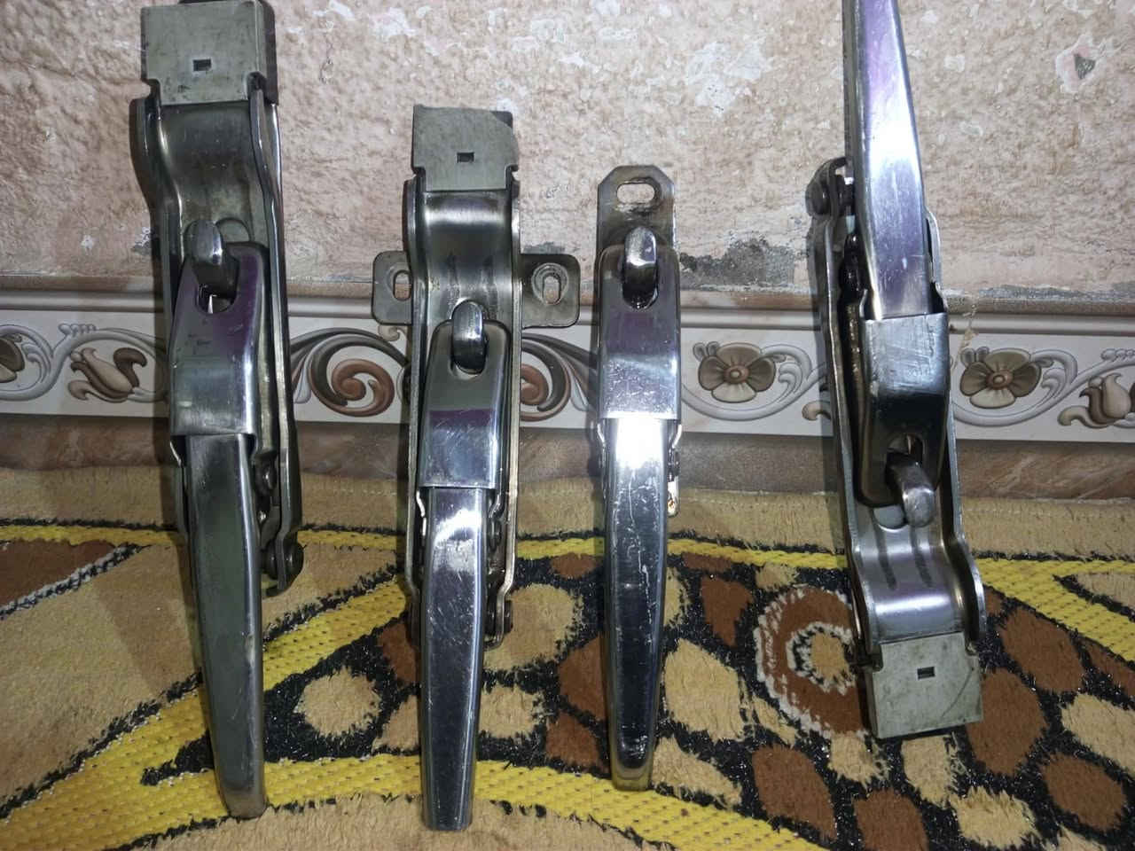 السلام عليكم صفاح هينو العدد 4 + يدات 4 استيل المكان ناصرية الغراف السعر 12 ورقه مع المجال القليل
*********** يتوفر واتساب
