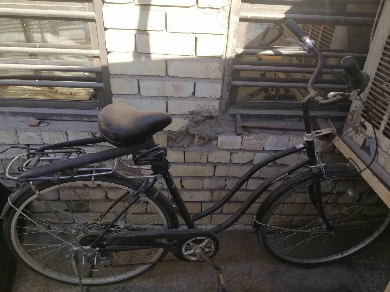 بايسكل حجم ٢٧ بحالة ممتازة فقط تاير الخلفي نازل.. بسعر ٨٠ الف.. مكاني الدوره ***********
