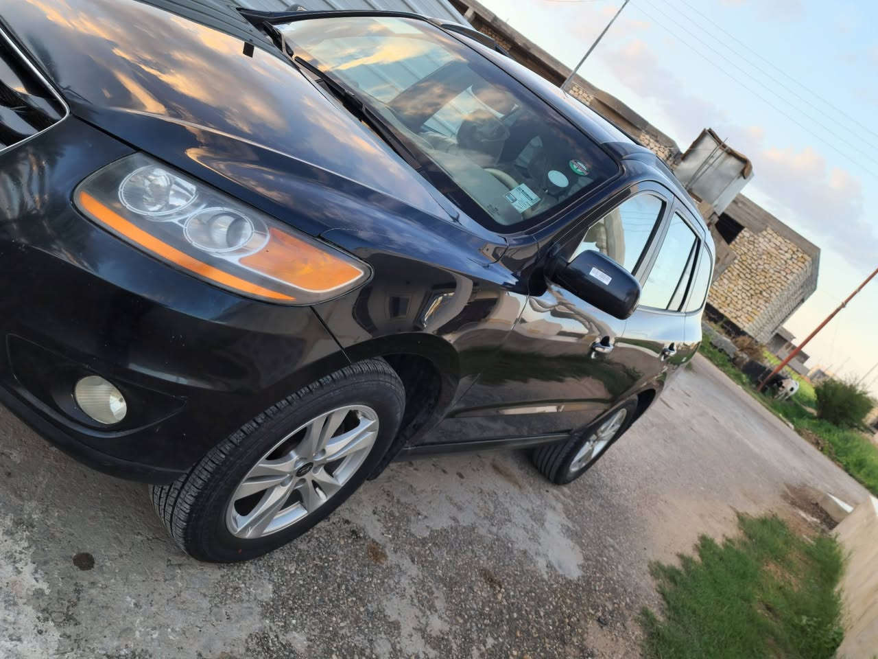 السلام عليكم اخوان سنتافي 2011 امريكي
فول موصفات بانيراما كشنات كهرباء تدفئه تبريد 
محرك 3500 6 سلندر  5 راكب رقم انبار الجديد 
بأسمي مانع انزلاق دفع رباعي  ضرر بيه 3 قطع بدون معجون 
مراوس  سورنتو امريكي فقط من ١٥ وما فوق انطي فرق او بيع 125 $ بيه مجال استفسار اتصال [***********]
