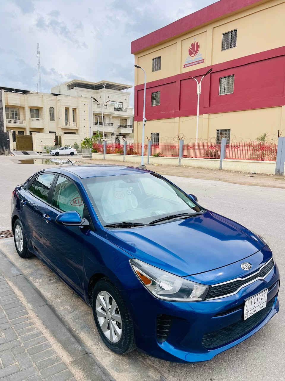 السلام عليكم للبيع كيا ريو موديل 2020 وارد امريكي مواصفات S شاشه جبيره تحكمات فول محرك 1600 دوش سياره حيل جديده استخدام بنيه ماشيه 73 رقم بصره معوقين وهلسنه تخلص حادثهه جاملغ امامي فقط ومبدل والباقي كلهه كفاله السعر 100وهاذا رقم صاحب السياره *********** البصرة, العراق
