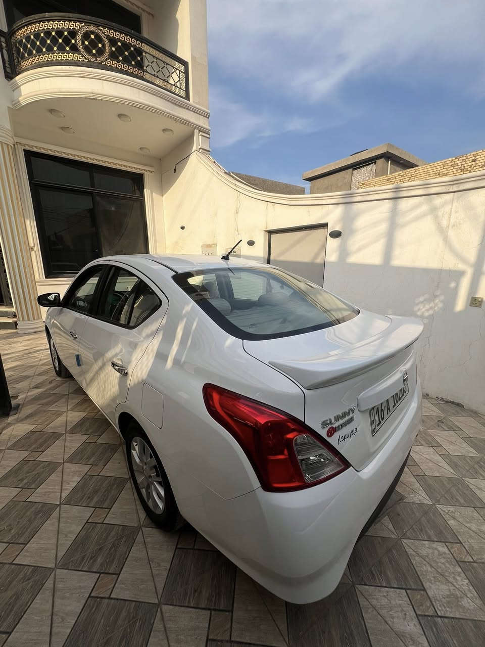 نيسان صني موديل 2024 هندي السياره كفاله عامه من صبغ وبارد وتبديل والسياره جديده باسمي 
***********
