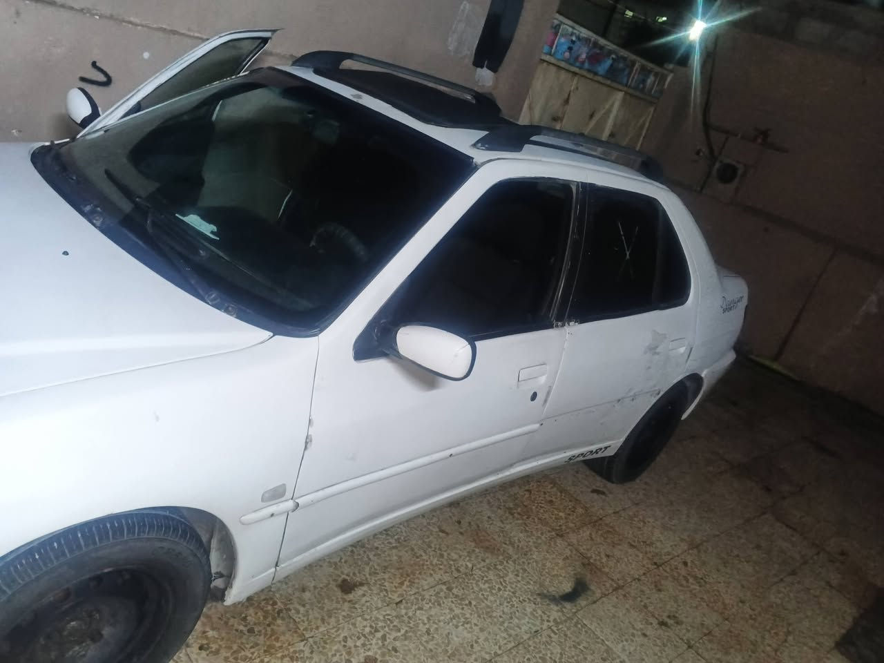 بيجو موديل 2001 حجمه 306 الماكينه بها صرف سياره شغاله ما بيها صبغ بها مكانات شرط الوكاله سياره شغاله كاربون ما بيها ماكينه بيصرف والسياره شغاله السعر 12 ورقه.    ***********
