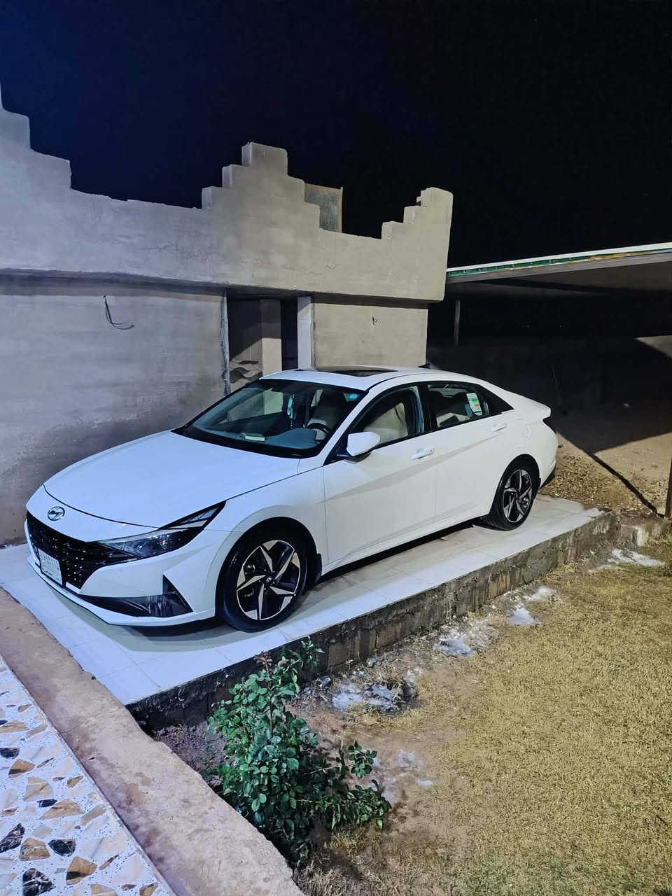 النترا خليجي موديل ٢٣ فول  مواصفات للأخير بصمه أبواب بصمه تشغيل عن بعد صندوق ذكي فتحه قطعتين تبريد حساس أمامي وخلفي كامره بك واماميه مري شفط لايت زنون رقم بغداد محرك ألفين مكفوله كفاله عامه باستثناء كم نقطه حالوب خفيفه وبالعراق صارن
سعرها 168وبيها مجال وذا مراوس ب سوناتا 2017 امريكي فول مواصفات هم يرهم بس كون جديده ومكفوله
***********
