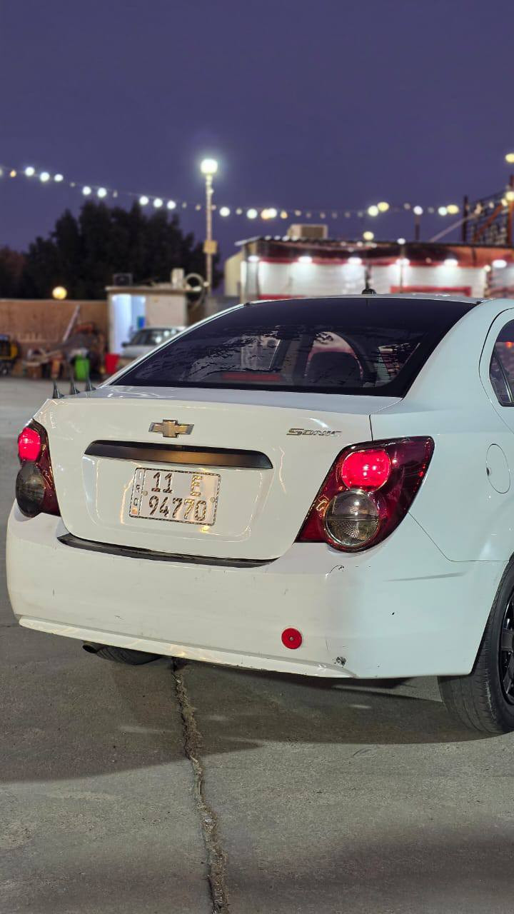 السلام  عليكم  شباب    بيع مستعجل  شوفر ليت سونك  2012 خليجي  السياره  مكفوله  من الضربه  بيها بارد شويه   كير محرك  حداديه  بشرط  كلها  جديد  تبريد ثلج   محرك 1600   بالجيس    السعر 65 وبيها   السياره ما ناقصها  لو برغي  كلها  جديد  السياره  مال بيت وبيها  مجال   للشراي   للاتصال  ***********
