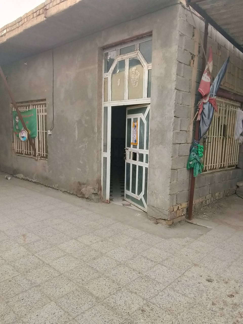 السلام.عليكم.بيت.لبيع.مساحته.300...قيرف.3.وستقبال.وصاله..وصيحيات..
ومحل..العنوان حي.الحسن..يم.المدرسه.القدوس.45...وبي.مجال.…............***********
