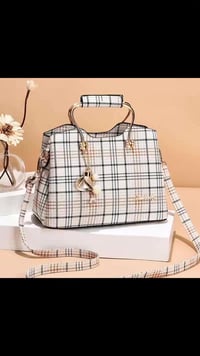 حقائب نسائية • جلد درجة أولى • كمية محدودة