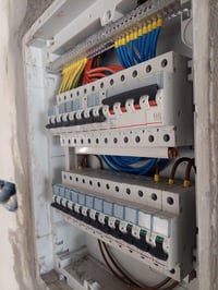 تأسيسات كهرباء و انسب الاسعار  الفني ابو صالح الهاتف 07702945942