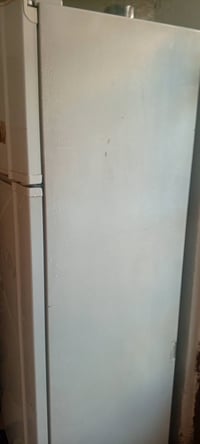 ثلاجة نضيفة للبيع ومناسبة للتصال 07724338540