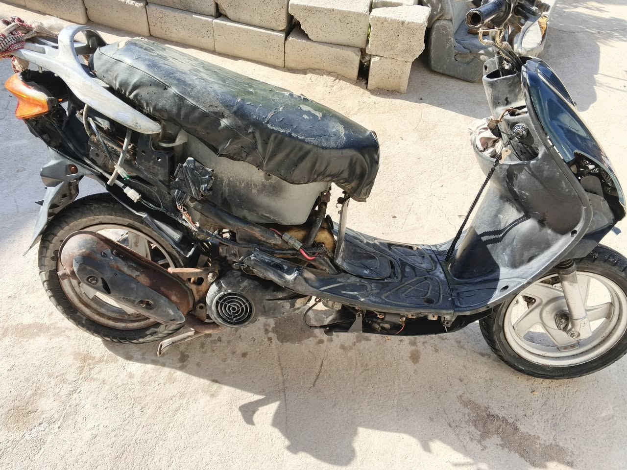 دراجه اكزز للبيع كلشي مابيه شغله وتخبل بالمشي
نفس ما تشوف بالصوره 
مكاني كرمه علي الخيط 
رقم الهاتف ***********
